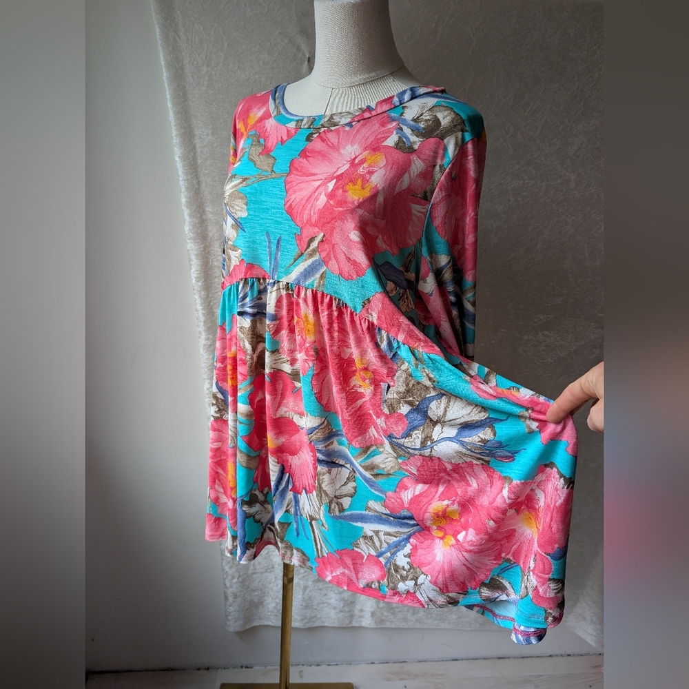 Paisley Grace USA XL Pink Iris On Light Blue Tunic Top Stretchy